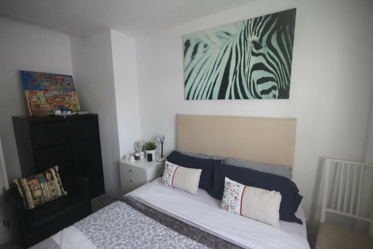Little Peaceful Retreat Room With Bath, Heating, Terrace, Free Wifi Fridge Easy Parking Μαρμπέλλα Εξωτερικό φωτογραφία